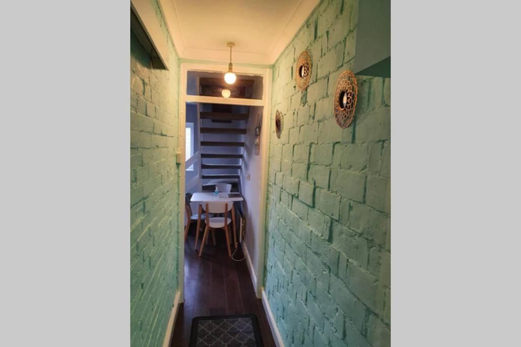 Cosy, Quirky, Comfy 'N' Chic House- Daire Swindon Dış mekan fotoğraf