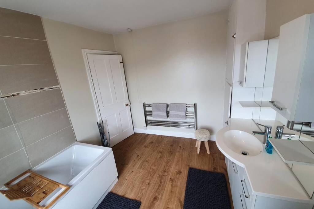 Cosy, Quirky, Comfy 'N' Chic House- Daire Swindon Dış mekan fotoğraf